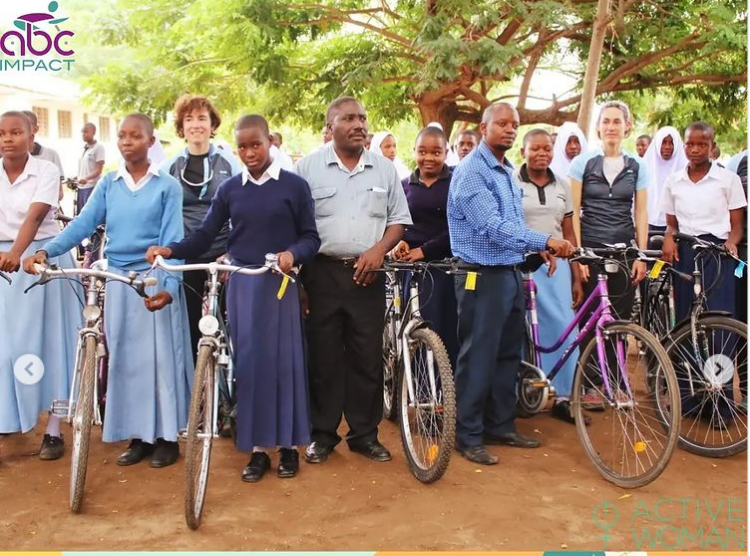 CEIPLAREDO's tweet photo. Grazas a #activewoman #abcimpact #bike4girls por facer posible e facernos participes neste marabilloso proxecto que empodera a situación femenina en Tanzania !!! https://t.co/oh4Ie0vcBX
