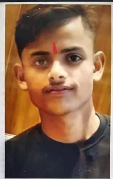 amitthakur90071's tweet image. A young boy from Jharkhand &apos;Rupesh Pandey&apos; was murdered in broad daylight by over a dozen Muslim men while going for immersion of Lord Saraswati.
This didn&apos;t make any news.
This wasn&apos;t termed &apos;Lynching&apos;.
No outrage, darr ka mahual.
Criminals still free!
#justiceForRupeshpandey