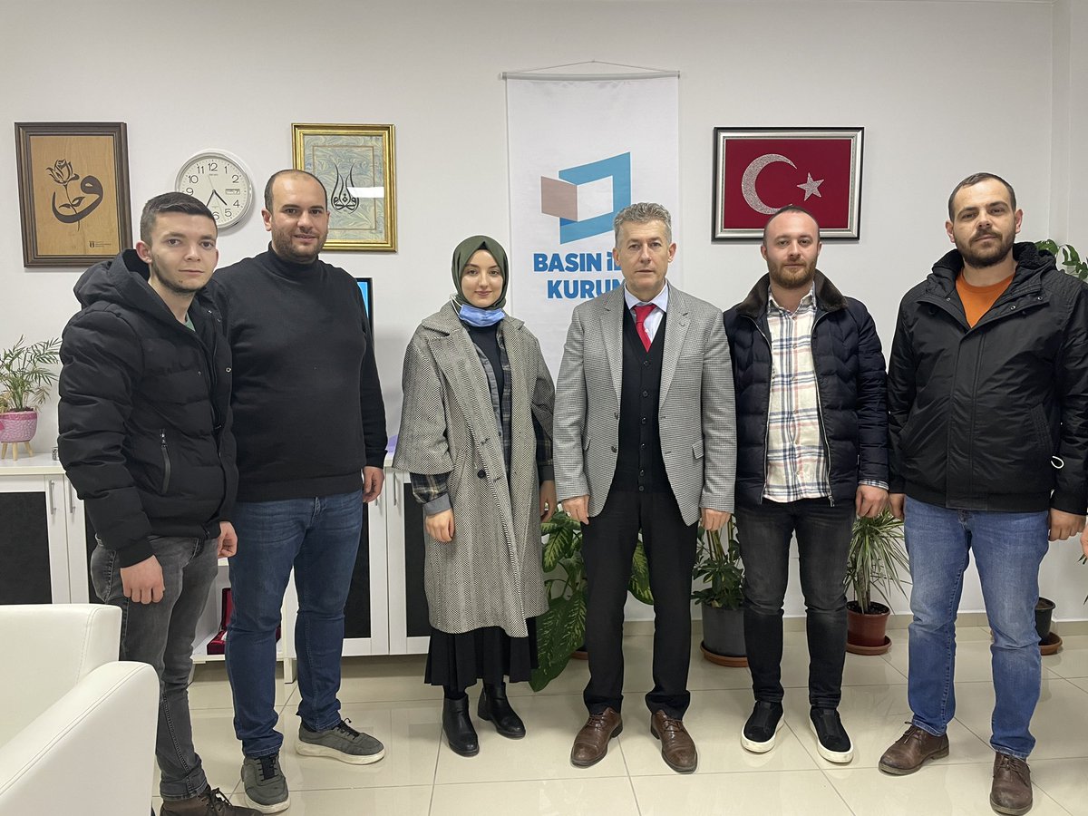 Basın İlan Kurumu Sakarya Şube Müdürü Sayın İbrahim Çorbacı’yı ve kardeşimiz Melih Aşık’ı makamlarında ziyaret ettik.
Çalışmalarında kolaylıklar dileriz.