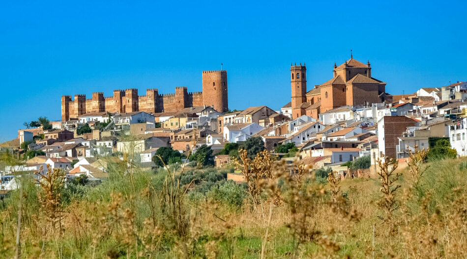 Kev_FOTO's tweet photo. El pueblo de Baños de la Encina, se encuentra ubicado en un agradable entorno, entre los perpetuos olivos y a las puertas del Parque Natural de Sierra de Andújar, está próximo al conocido embalse del Rumblar, punto clave para interesantes rutas de senderismo. https://t.co/KtBcuD9x41
