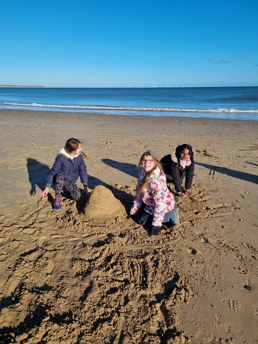 An incredibly fun morning spent exploring our local beach. <a href="/SchoolBroomhill/">BroomhillSchool</a> #fittie
