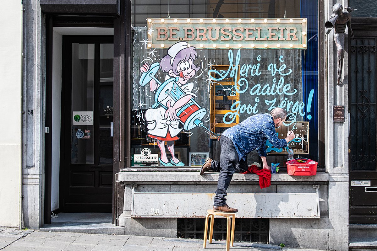 Nav de theatervoorstelling ‘Moeste Weite wa da’k paas’ v/h Brussels Volkstejoeter (zon 27/2) nodigen we je uit voor een ‘toéllesse Bruussels’ op don 24/2 (zolder Oud Gasthuis). Over de eigenaardigheden van deze volkstaal, vol surrealistische humor en zwans vanaiges!