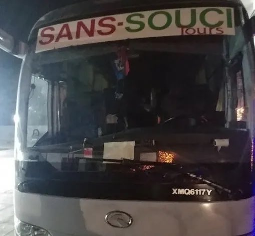 La Direction  de #SansSouciTours est en mesure, à ce moment précis, de confirmer pour le public que tous les  passagers et le membre d'équipage de l'autobus séquestrés depuis le vendredi 4 février, ont été tous libérés sains et sauf, a indiqué la compagnie dans une note.