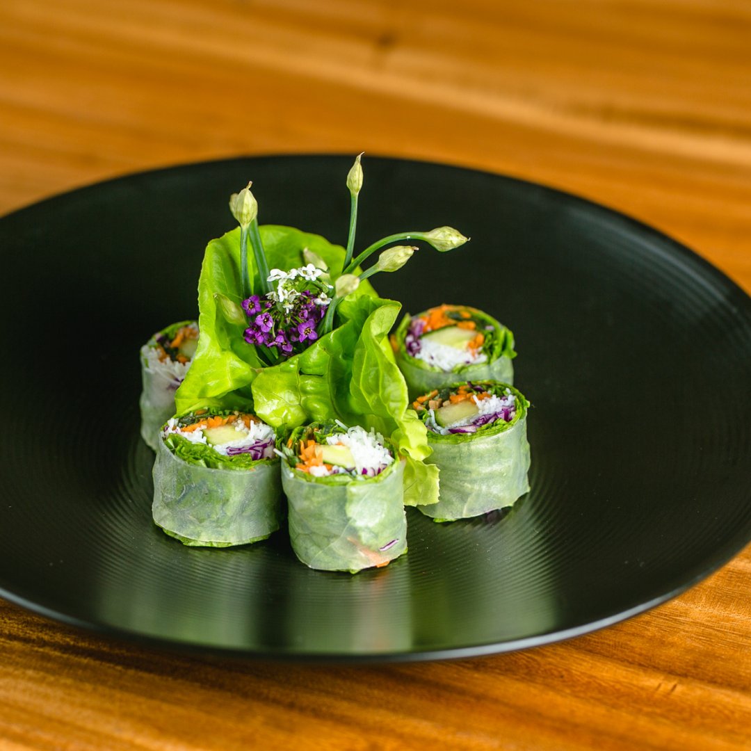 chaiyoatl's tweet photo. 🇹🇭 Steamed rice paper filled with Thai basil, cilantro, rice noodle, cucumber, cabbage, scallion, peanut sauce. https://t.co/Mgs9yGT81r https://t.co/t4gjNp0PDo