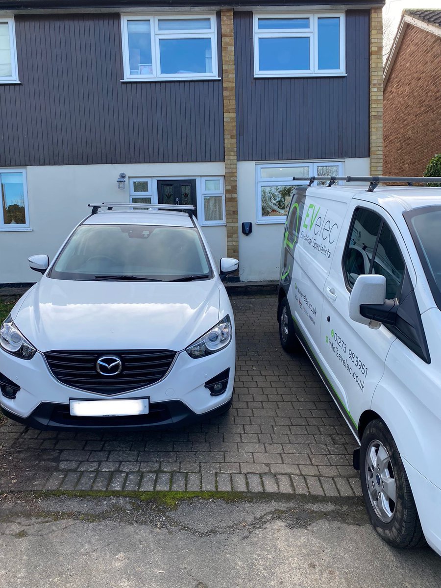 We are #surrey bound today for two #EVCP installs

First up is the @easee_uk charging robot, such a nice compact and discreet charge point that is easy to install and simple for the end user

All materials supplied by @yesss_electrical @yesssev_energy Brighton

#ev #evcharging