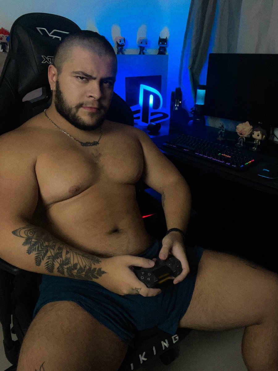 ImKinkyChakras's tweet photo. Meu canto 💙🎮 https://t.co/jNeaDIh5nP