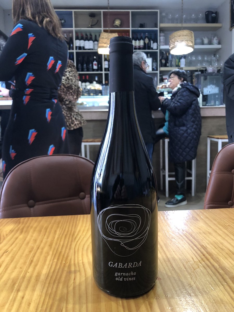 vino_piedras's tweet photo. #Sabíasque Gabarda es el nombre dado en distintas zonas de Aragón a los rosales silvestres. Ahora también es el nombre de una joven y dinámica bodega de la #DOPCariñena https://t.co/lcN2bj0hnO
#SomosCariñena #ElVinoDeLasPiedras #ColecciónPremium2021 #winelower @aragonalimentos https://t.co/h2Uvuusdzv