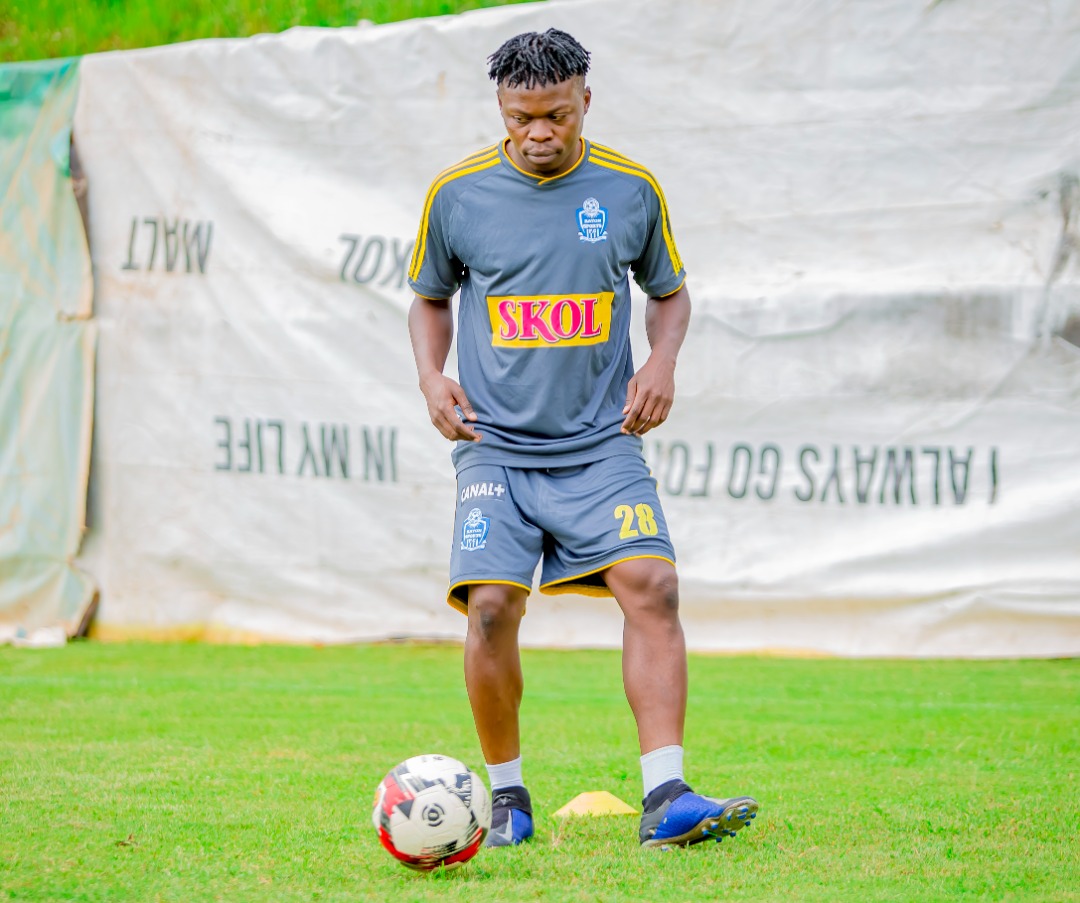 rayon_sports's tweet photo. New signing Kwizera Pierrot  trains with @rayon_sports  for the first time....

Welcome, Kwizero Pierrot MANSARE....😍

#Gikundiro | #OneTeamOneDream https://t.co/ZNfAvHIDg0