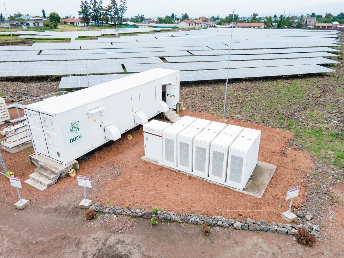CongoNuru's tweet photo. Une centrale solaire intelligente composée de 4000 panneaux photovoltaïques, des batteries #Teslapowerpack de seconde génération pour une capacité installée de 1.3MW!En route vers un réel développement économique et social de la ville Goma! #nuru #tesla #goma #minigrid #solargrid https://t.co/ClI1cI1Ruu