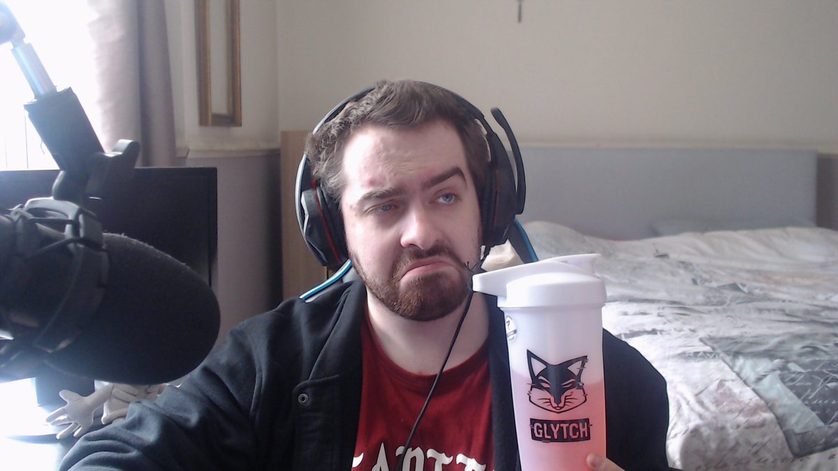 JonTheIrishGuy's tweet photo. IM LIVE🔴

Drinking @glytchenergy &amp; wearing @PowerYourAura apparel while dominating league of legends with @MrMikeyTV 🙌

What more could you want🤷‍♂️

https://t.co/keDHkThT32 https://t.co/c0s0p4G4PA