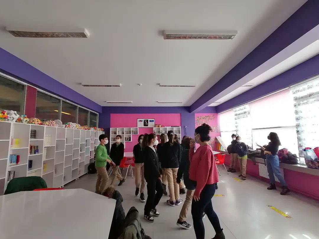 Sınıf düzenlemeleri hakkındaki problem durumuyla ilgili çalışmalar yapan <a href="/YahyaKemalOO/">YAHYA KEMAL ORTAOKULU</a> öğrencileri "Slogan" belirliyor. Bu slogan ve sloganın yer alacağı afiş çalışmalarıyla problem durumlarını yaygınlaştıracaklar.✨

#HarezmiEğitimModeli

<a href="/SuatMAMUR/">Suat MAMUR</a>
<a href="/MemBayrampasa/">Bayrampaşa İlçe Milli Eğitim Müdürlüğü</a>
<a href="/harezmimodeli/">Harezmi Eğitim Modeli</a>