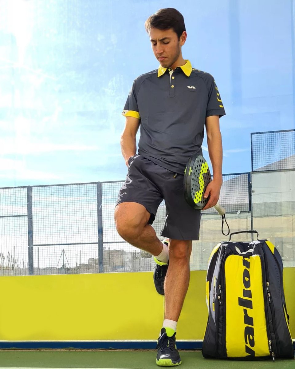 VARLIONBRAND's tweet photo. 💣Juanlu ya está 100% equipado y preparado para la nueva temporada con la nueva #BOURNE #SUMMUM #PRISMA, un conjunto #OriginalPro y un paletero #SummumPro
📈En 2021, logró el puesto 70 del ranking, escalando 110 posiciones.
Equiparte como Juanlu aquí👉https://t.co/R49shQDK6u https://t.co/PyIZzXdRll