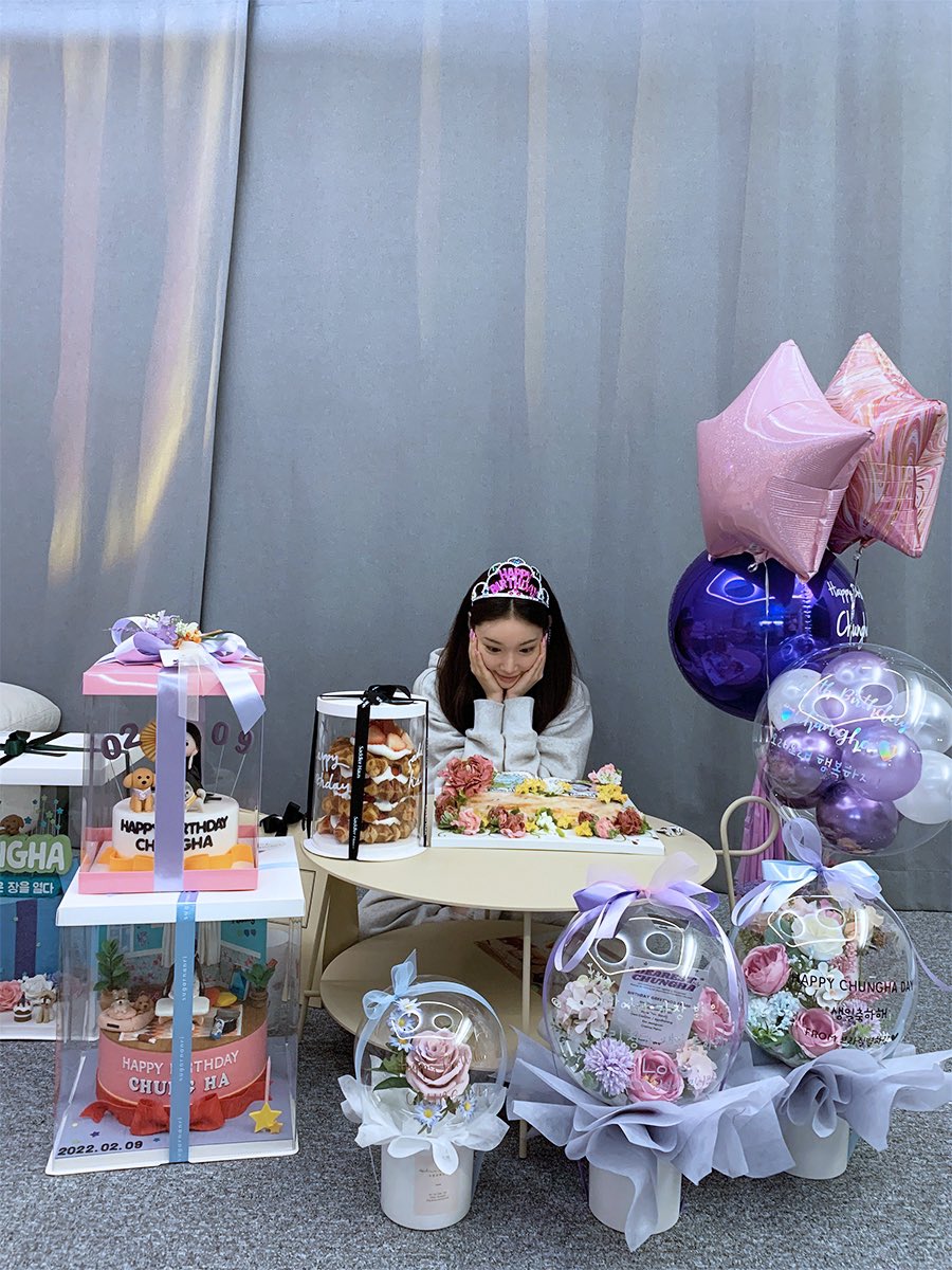 CHUNGHA_MNHent's tweet photo. 🎂감사합니다!!💜

#청하 #CHUNGHA https://t.co/pudvLkiwvn