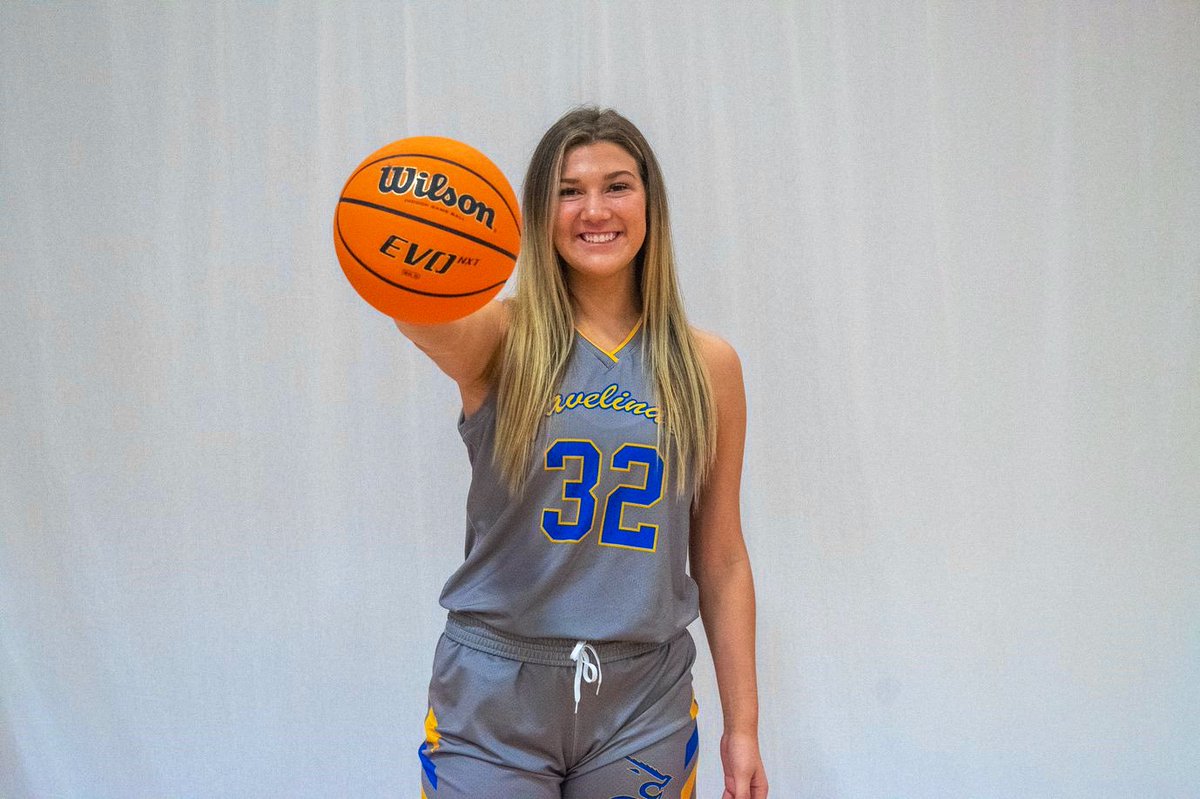 Congrats to #FutureJav <a href="/bellasipowicz/">Bella Sipowicz</a> on securing back to back District championships #WinnersWin

🐗🔵🟡 | #GoBlueBeGold