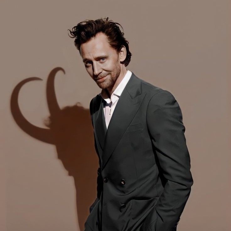 TadeoRiveraG's tweet photo. 🥳 Hoy celebramos al santo patrono de las travesuras en el MCU 😈 #TomHiddleston por sus 41 años 🐊 #Loki https://t.co/bVeLaO29JR