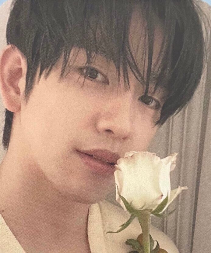 kickitjy's tweet image. i need this jinyoung's PC 😩