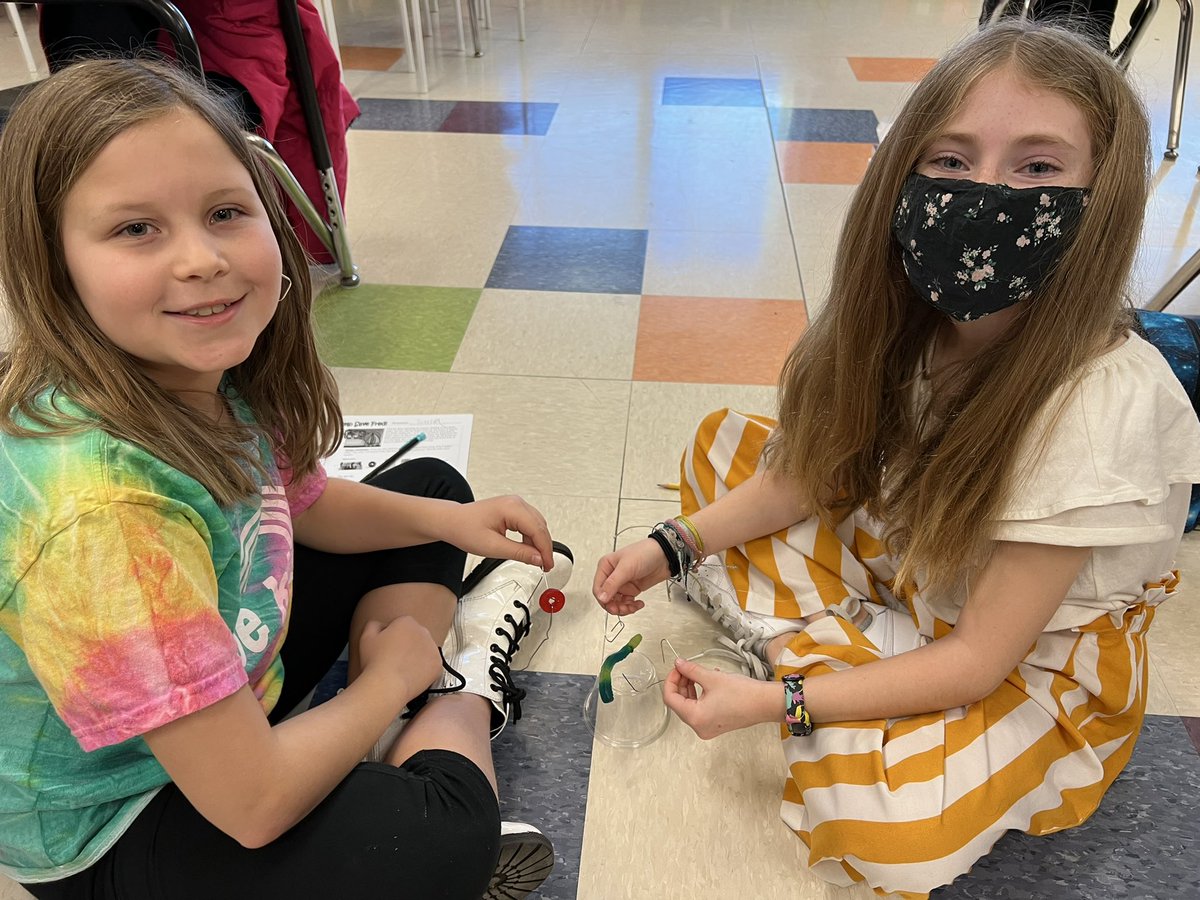 KimberlyCastner's tweet photo. Early release days are fantastic days for a Steam challenge! 4th graders working to “save” Fred the gummy worm from drowning-very proud of the solutions found to save him! @StallingsESNC @UCPSNC @AGHoulihan #castnerkids https://t.co/MPm5yRPGM5