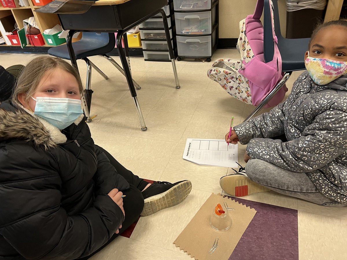 KimberlyCastner's tweet photo. Early release days are fantastic days for a Steam challenge! 4th graders working to “save” Fred the gummy worm from drowning-very proud of the solutions found to save him! @StallingsESNC @UCPSNC @AGHoulihan #castnerkids https://t.co/MPm5yRPGM5