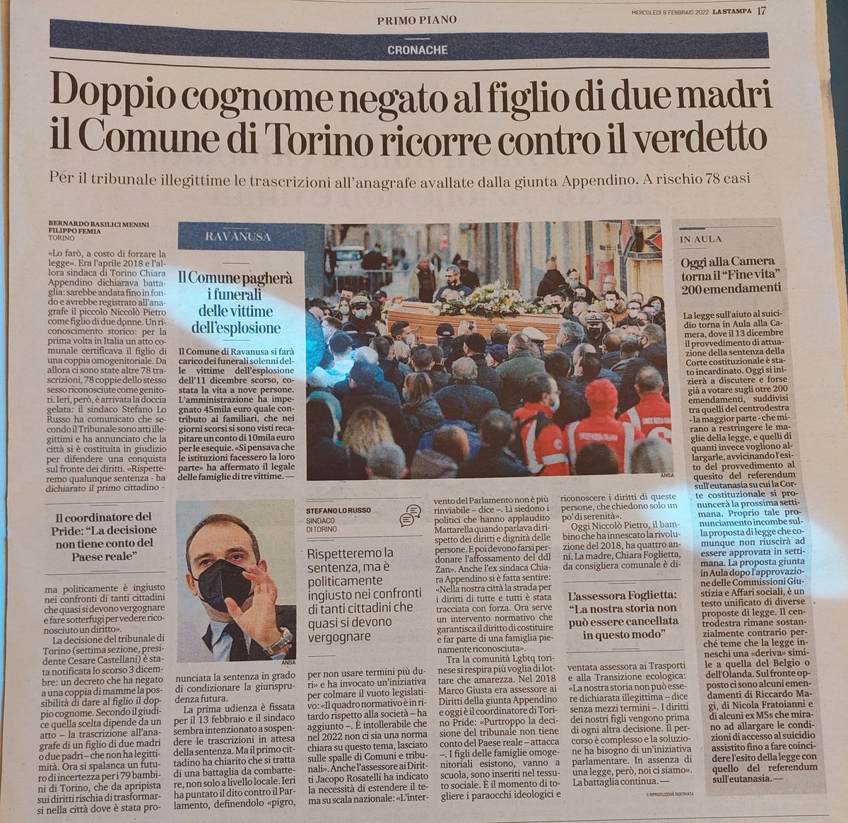 Sempre nel 2018 a Cervia (con una procedura corretta e meno clamore...) firmai il doppio cognome ad un bambino nato da due madri. La scelta è stata giudicata corretta anche dal tribunale di Ravenna.
Bah.