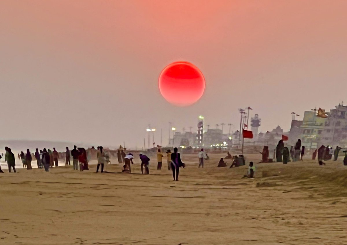 sudarsansand's tweet photo. Incredible nature at @ Puri beach in Odisha. https://t.co/5yfAcXOBiI