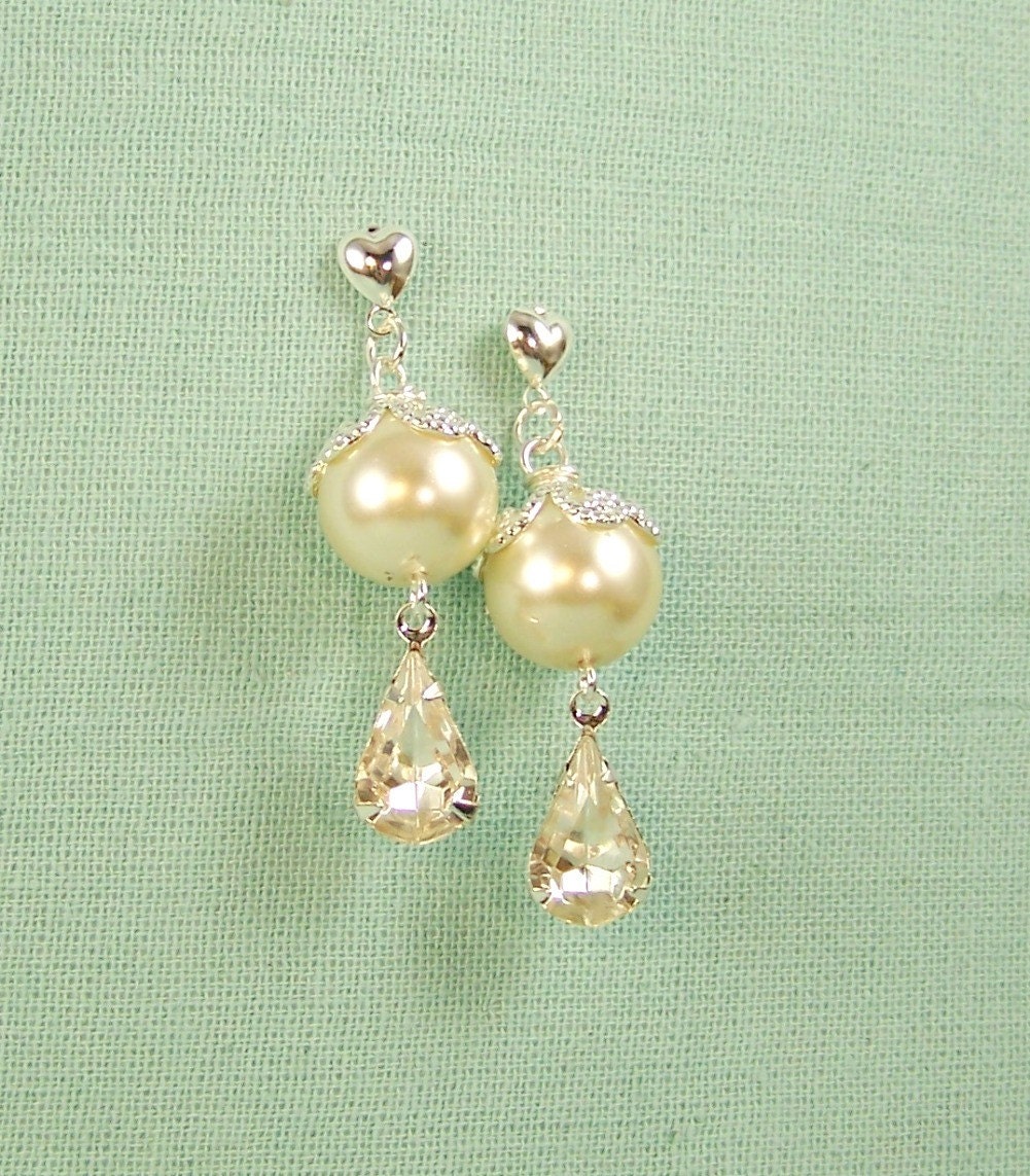 chestnutcrochet's tweet photo. Sharing for Verna Raffety
Really love this, from the Etsy shop dammas. https://t.co/CfbLizWrEc #etsy #studs #glasspearls #hearts #vintageglassstones #wedding #prom #mothersday #heartbeadstuds #beadcaps https://t.co/nQg6V5N29a