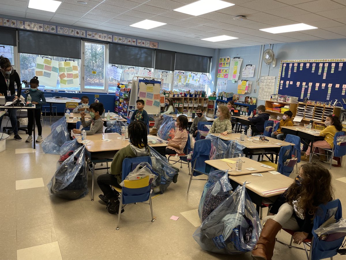 Students share their writing in Mrs. Battaglia’s class! ⁦<a href="/ViolaAchieves/">Viola Elementary</a>⁩