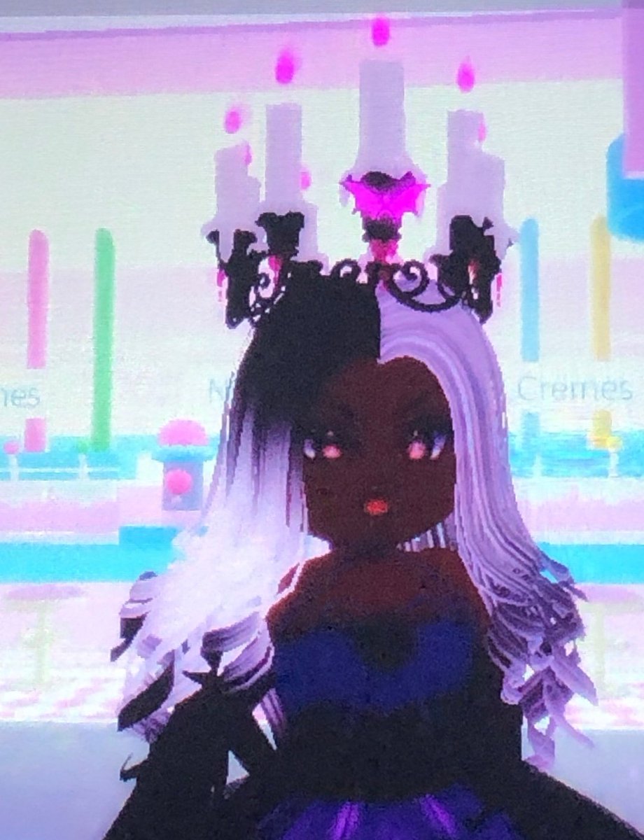 Lizz1Q0's tweet photo. Anyone has offers for my halo?? https://t.co/AjOlUq7vfF