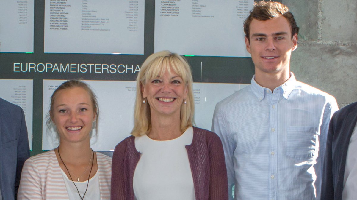 Herzlichen Glückwunsch an <a href="/vinzenzgeiger/">Vinzenz Geiger</a> zur sensationellen🥇der nordischen Kombination und an Katharina Althaus zur🥈im Skispringen! Frauen müssen bei Olympischen Spielen auch endlich von der Großschanze springen dürfen. Das ist längst überfällig! #Olympia2022 (Foto von 2018)