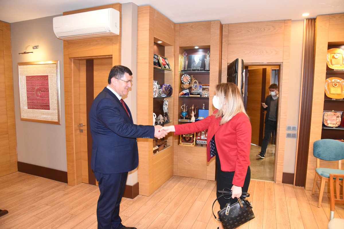 adlihandere's tweet photo. Çevre Mühendisleri Odası Antalya Şube Başkanımız Derya Ünver ve Yönetim Kurulu Üyeleri yeniden Gazete Bayiler Büfeciler Kantinciler Kuruyemiş İmalatı ve Ticareti Esnaf Odası Başkanı olarak seçilmemden dolayı şahsımı ziyaret ederek hayırlı olsun dileklerini ilettiler. https://t.co/bsA4Rx39mX