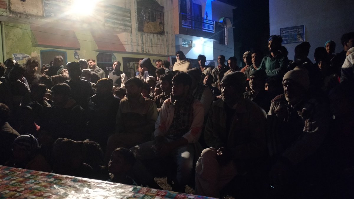 malik_raheesh's tweet photo. रूड़की उत्तराखंड में चुनावी प्रचार करते हुए प्रदेश प्रभारी रईस अहमद मलिक आजाद समाज पार्टी जिंदाबाद भाई चंद्रशेखर आज़ाद जिंदाबाद वोट फॉर केतली प्रत्याशी गुलबहार भाई जिन्दाबाद https://t.co/IeQnOiXWve