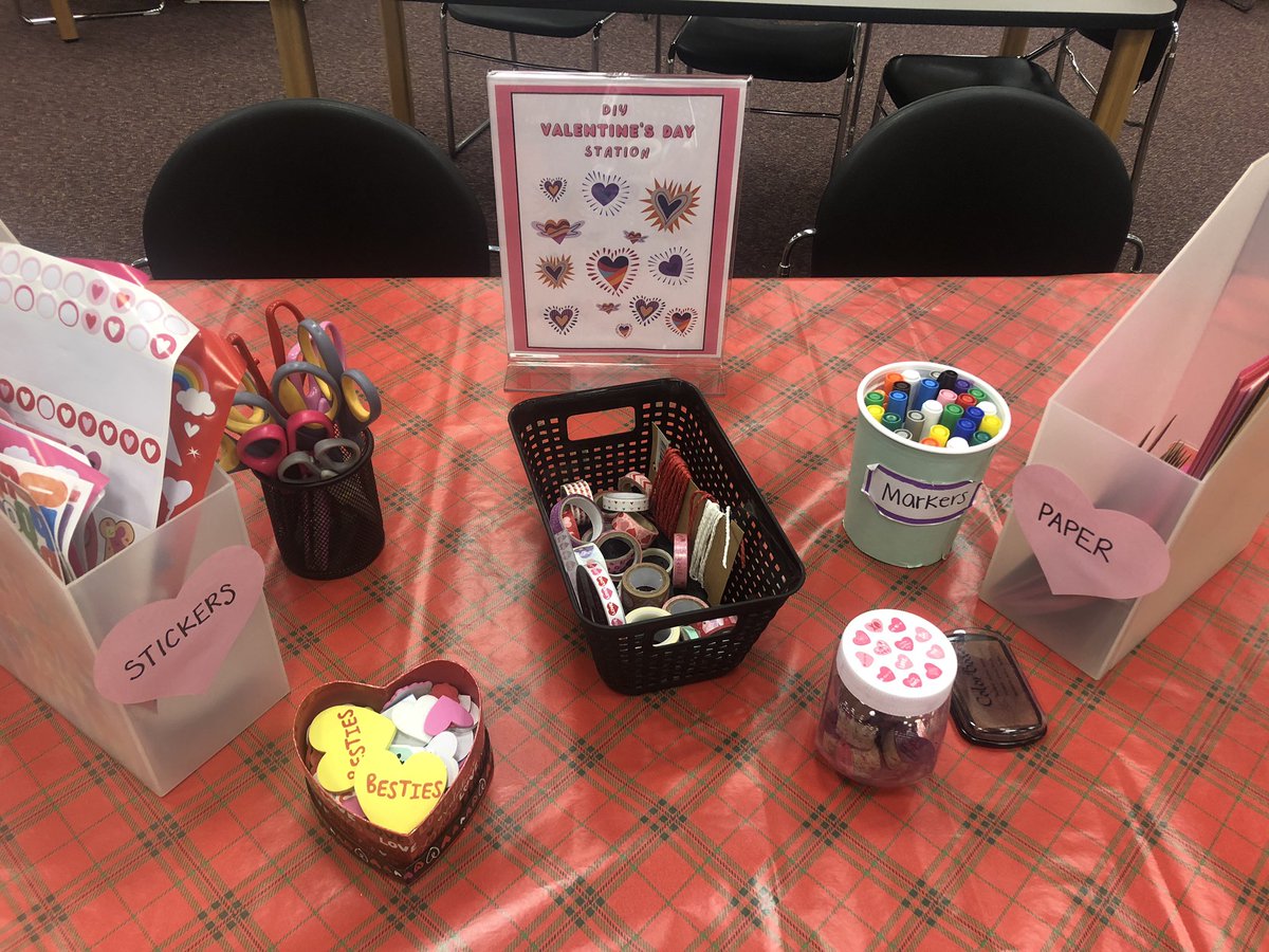URHSLibrary's tweet photo. Stop by the Lion Library during lunch this week to make some DIY Valentines! 💝 #UnityReeders https://t.co/nRShxpLOUX