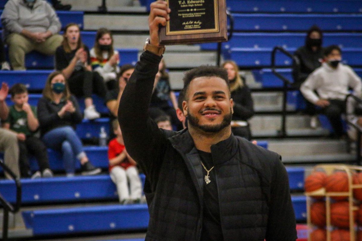 LakesEagles's tweet photo. Congrats @TJEdwards8 on your induction into the Lake County Hall of Fame https://t.co/pugnJQLMHb