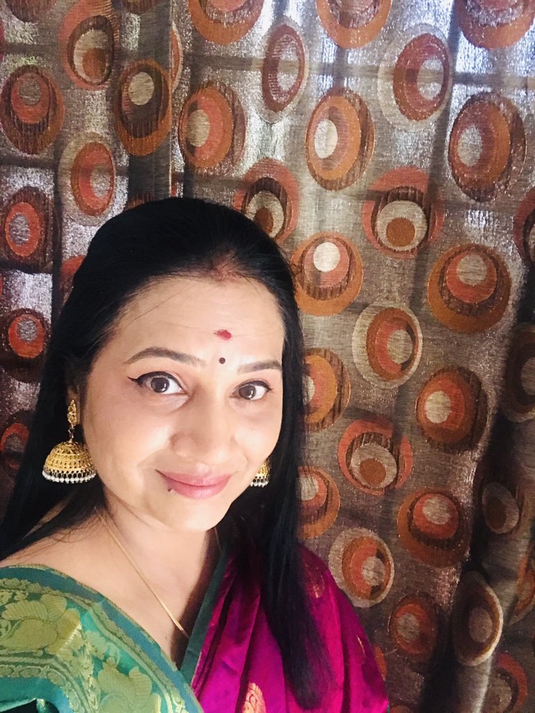 violinpadma's tweet image. Concert look today #traditionaldress #kancheepuramsaree #concertlook #jhumkas #preconcertselfie