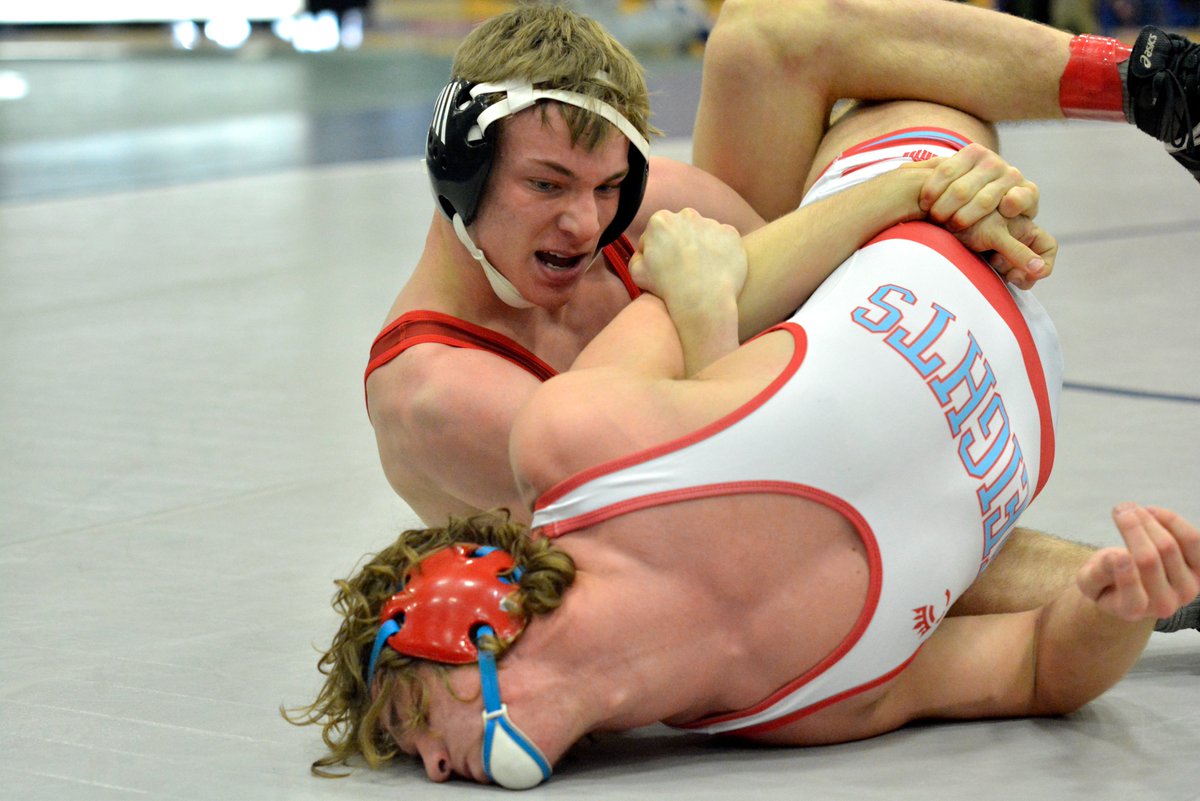 derekwwiley's tweet photo. After breaking his right hand last season, Tyler Henson didn't wrestle at all during the summer, instead choosing to work with his grandfather.

Now, the Lansing junior is 35-4 and ranked No. 6 in 5A at 170 pounds. 

Story here: https://t.co/GUmIM7aaZX

@LansingLionsLL #KSPreps https://t.co/sJvrwgiwbc