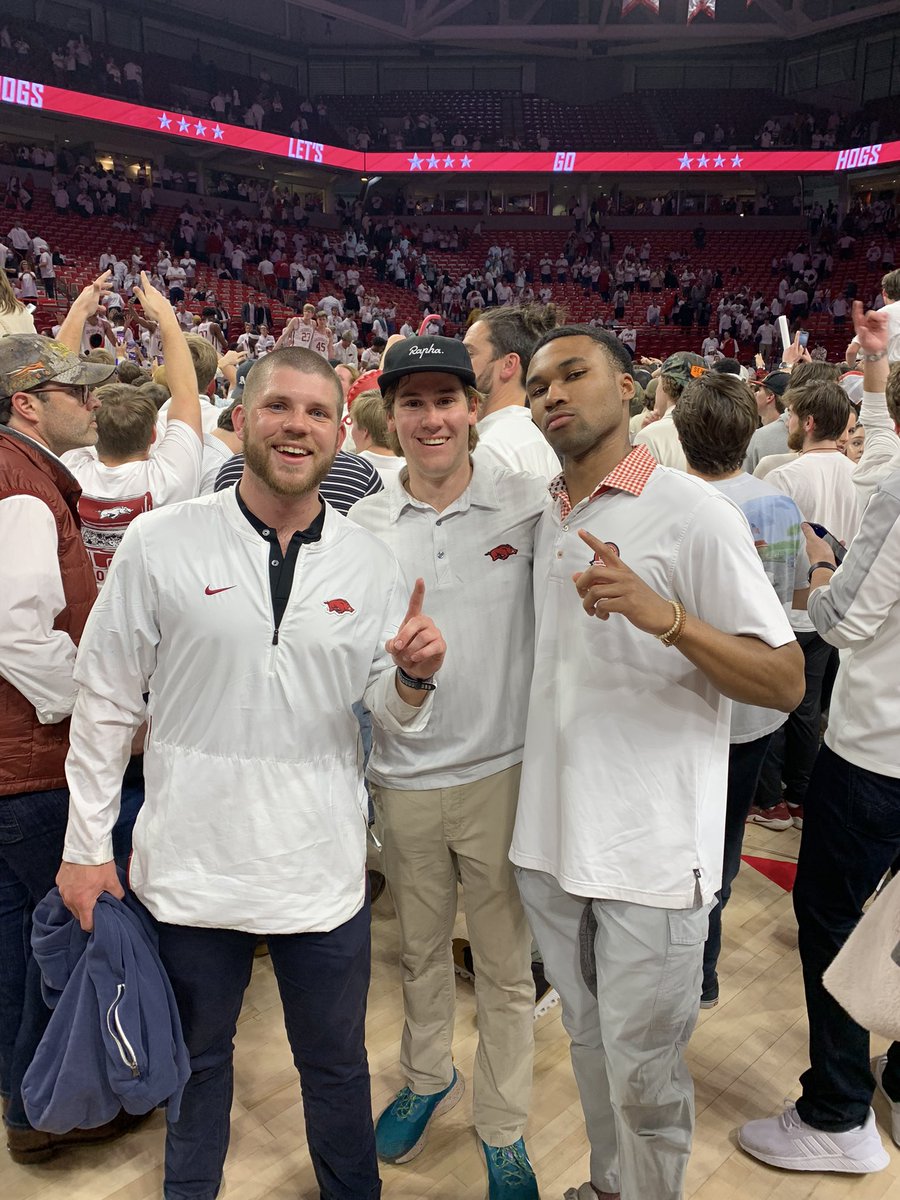 bosscogg's tweet photo. somethin bout them HOGS and WINNING !! https://t.co/3Cj0gIiZDF