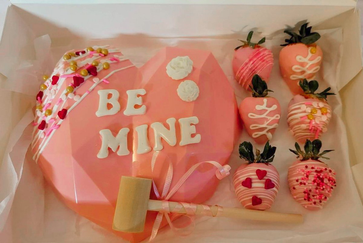 kozemarketplace's tweet photo. What are you getting your Valentine? 💌

Here at Kozé we have lots of options to choose from!

Available now for preorder from @buttercream.dreams8: https://t.co/zUiIiTNsrU