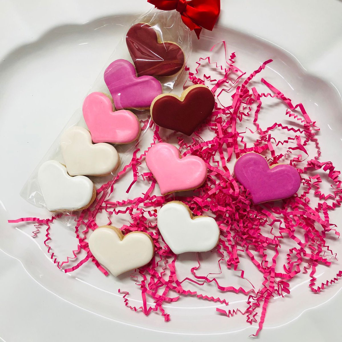 kozemarketplace's tweet photo. Treat your love this Valentine’s Day to these yummy cookies now available at Kozé Marketplace! 🍪💕

@desisshoptt

💗Heart Cookies - $42 (5 pack)
💗Conversation Hearts - $12 each
💗Love Cookies - $42 (4 pack)

#KozeMarketplace https://t.co/w1GdkWyDjl