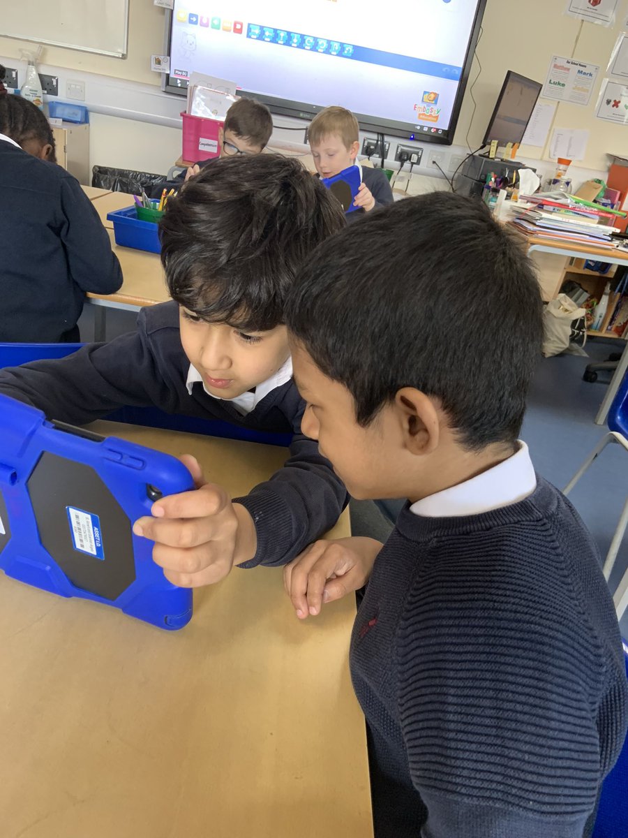 Y3SaintFrancis's tweet photo. Year 3 engaged in E-safety day this week. We talked about why it is so important to stay safe online and discussed ways which we can protect ourselves when we are using the Internet #ComputingstannesgaE1 @StAnnesgaCPS https://t.co/NTNKEyGHjT