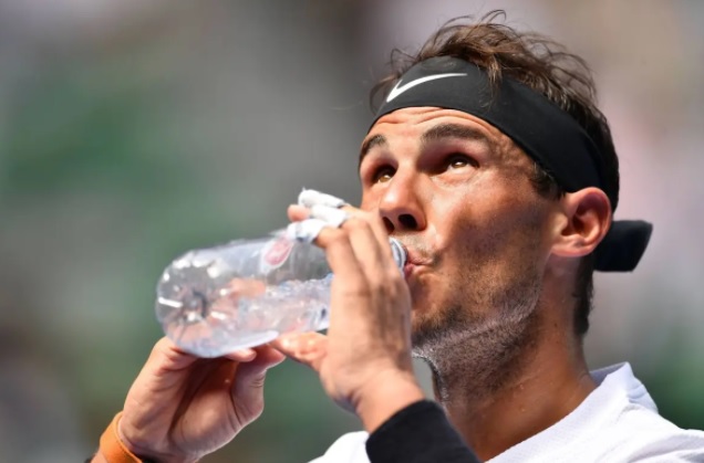 La dieta de Rafa Nadal para seguir rindiendo al máximo incluye beber agua de mar