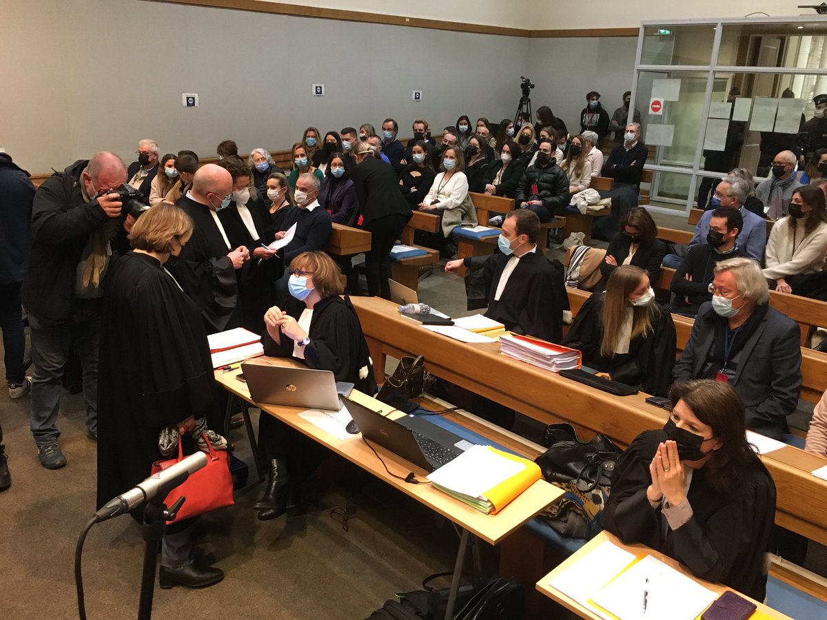 E_Aubron's tweet photo. #Angers #justice #procès #balcons effondrés : retour sur la première journée d’audience et la confrontation entre les 5 prévenus, protagonistes de la construction de l’immeuble, et les victimes du drame dans le JT ⁦@F3PaysdelaLoire⁩ à 19h. https://t.co/MXTHA0apNm