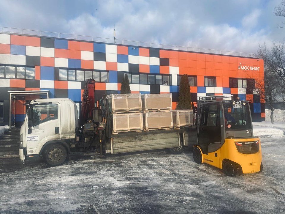 🚚 Наш производственно-логистический комплекс каждый день изготавливает современные и технологичные лифты «Стриж» для монтажа в московских домах. Ежедневно от нас уезжают машины по адресам замены лифтов. За 2022 год уже отгружено более 100 лифтов. 

#Мослифт #ФКР #лифт #стриж