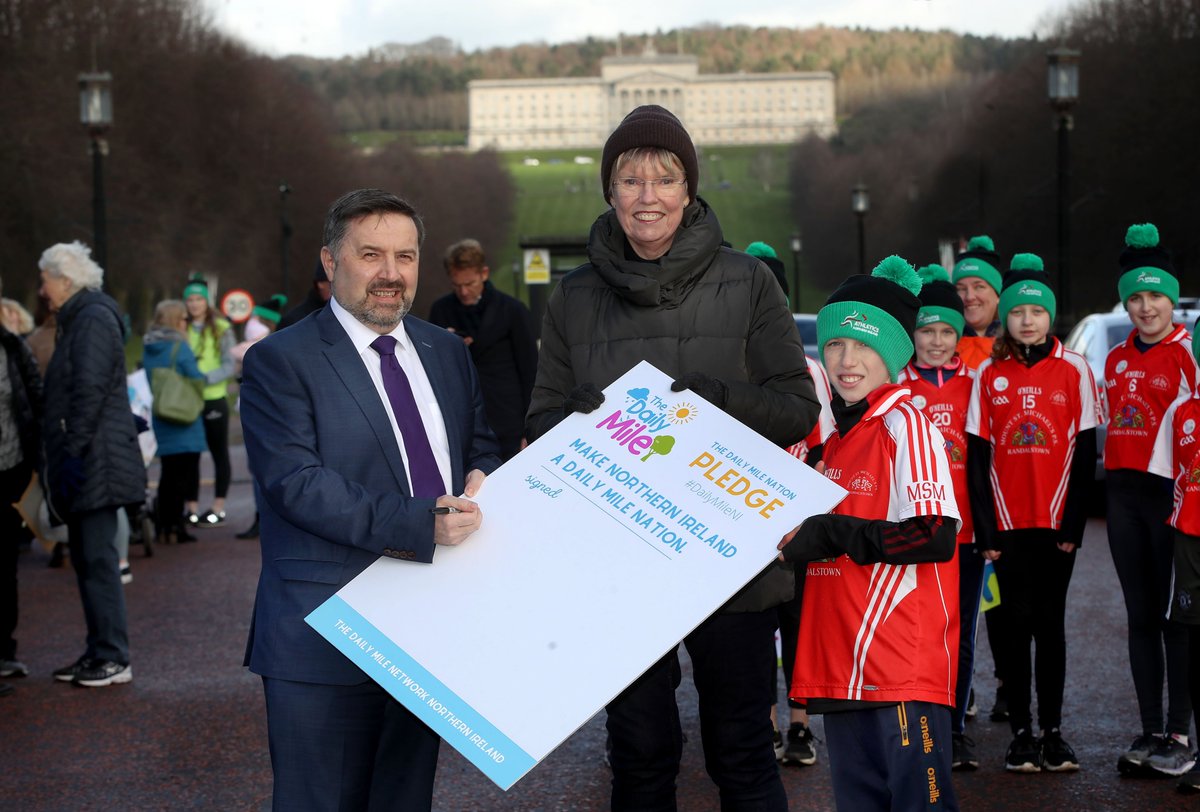 Health Minister Robin Swann took part in a <a href="/_thedailymile/">The Daily Mile UK</a> walk today with #DailyMile founder <a href="/Elaine_Wyllie/">Elaine Wyllie MBE</a> and school groups to mark #ChildrensMentalHealthWeek and to lend his support to making Northern Ireland a Daily Mile Nation🚶🚶‍♀️