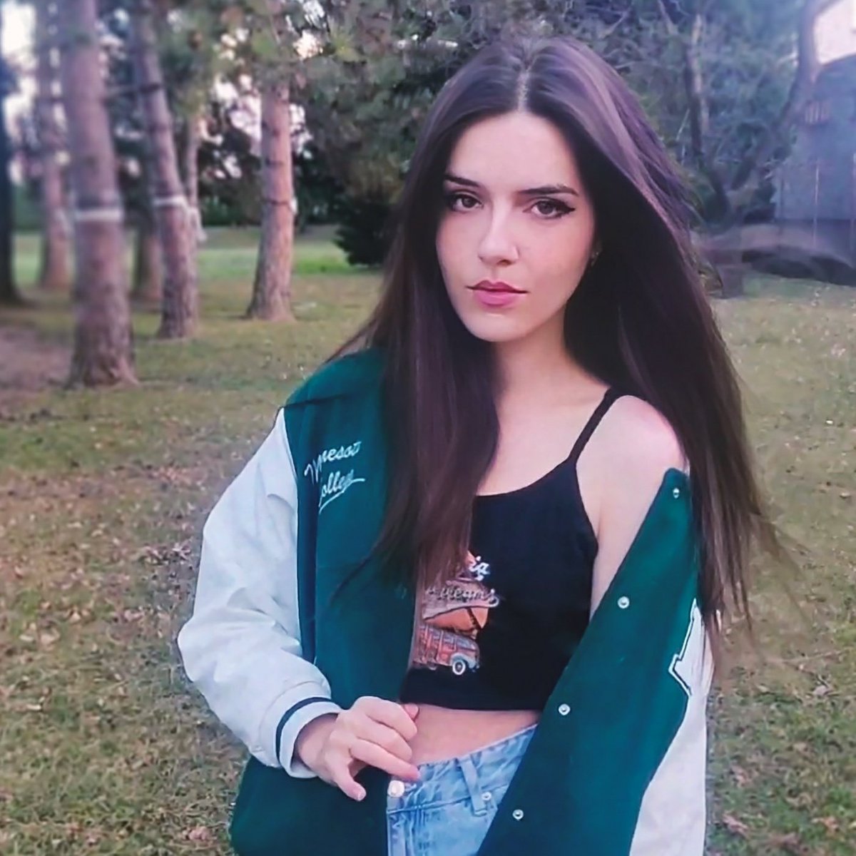 UwU le RP Sadi à côté des arbres