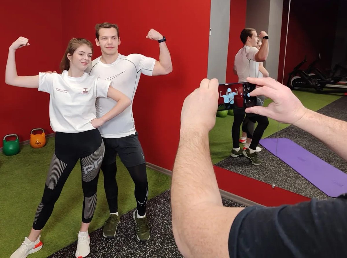 LSPA_lv's tweet photo. TV4 kanāla un @Sportacentrs skatītāji darbdienu rītos vingros kopā ar mūsu Akadēmijas studentiem - topošajiem fitnesa un aerobikas treneriem.
👍 Sākot ar 14.februāri, katru darbdienas rītu (plkst. 7:00)
🌐https://t.co/QEKbL1AlIs
#vingro #vingrosev #rītavingrošana https://t.co/AThFqCrBvJ