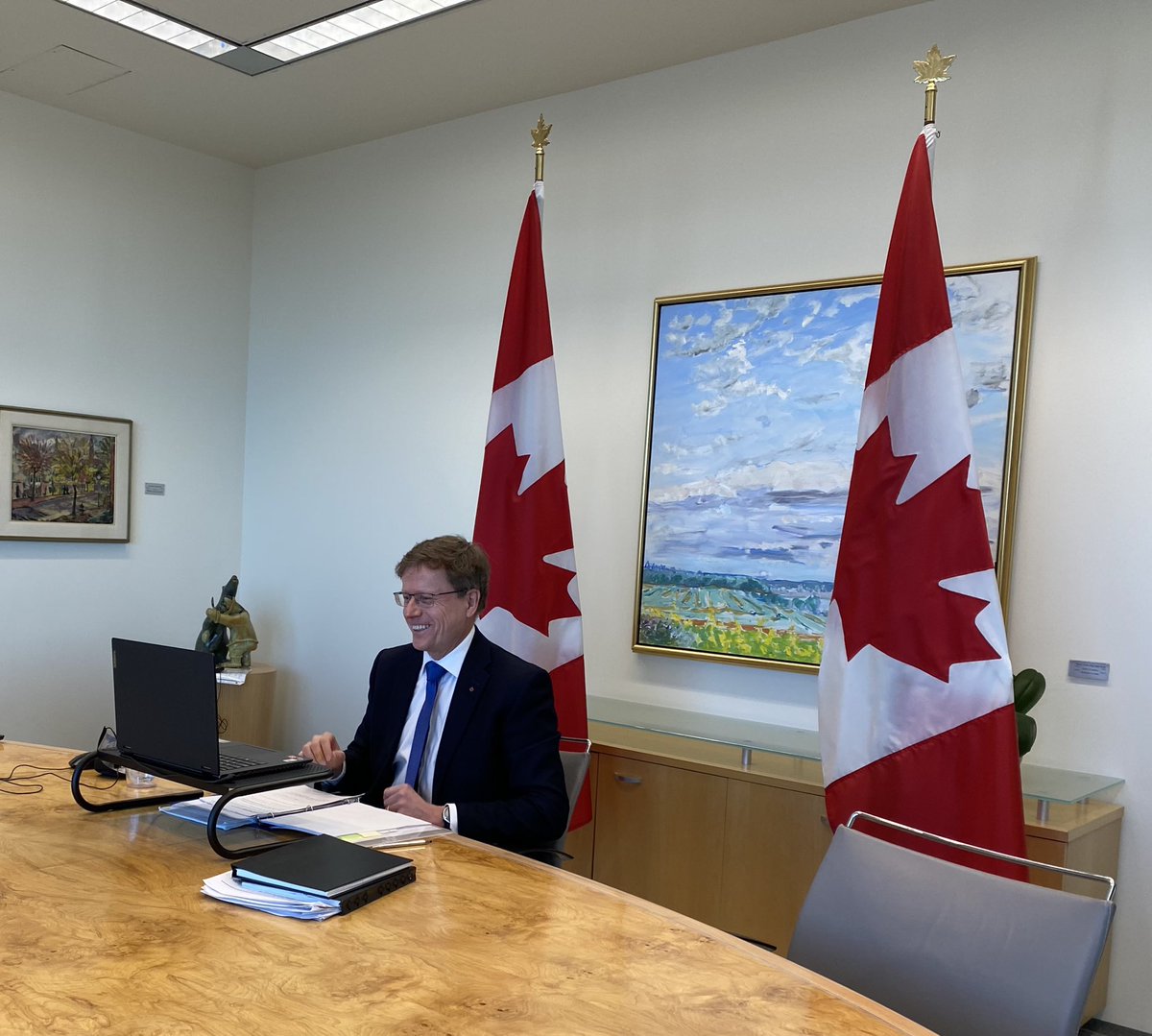 CanEmbUSA's tweet photo. 🇨🇦 supports #GreatLakes mayors and @GLSLcities in their efforts on economic growth &amp; environmental sustainability for the region and its communities. We are committed to working together to establish cleaner and safer water systems for future generations. @m_loken @CanCGChicago https://t.co/x23uLX4jb3