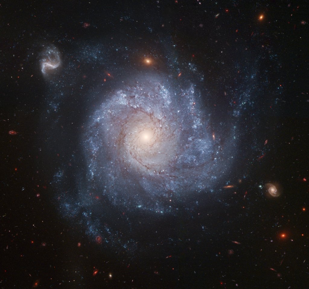 SpaceTelescope's tweet photo. Who needs a bit of eye candy? We present #Hubble’s image of spiral galaxy NGC 1390! Look for the bright blue areas of star formation in its spiral arms. Trace the dust lanes that spiral into a yellowish central nucleus. #gorgeous 

Credit: NASA, ESA, STScI, and A. Riess. https://t.co/Z5sTh8Jusm