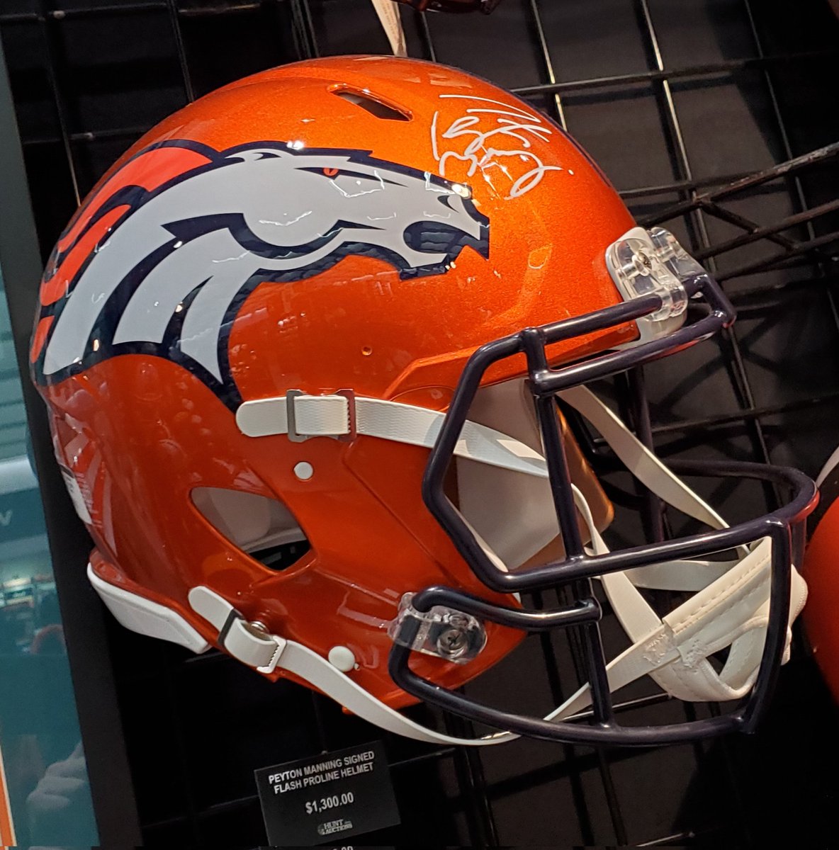 ronNcaphill's tweet photo. Honestly really did want to try it on - but knew it would not fit based on the unique forehead dimensions.
#PFM #BroncosCountry
#SBExperience #SuperBowl https://t.co/SNxPSpPq5v