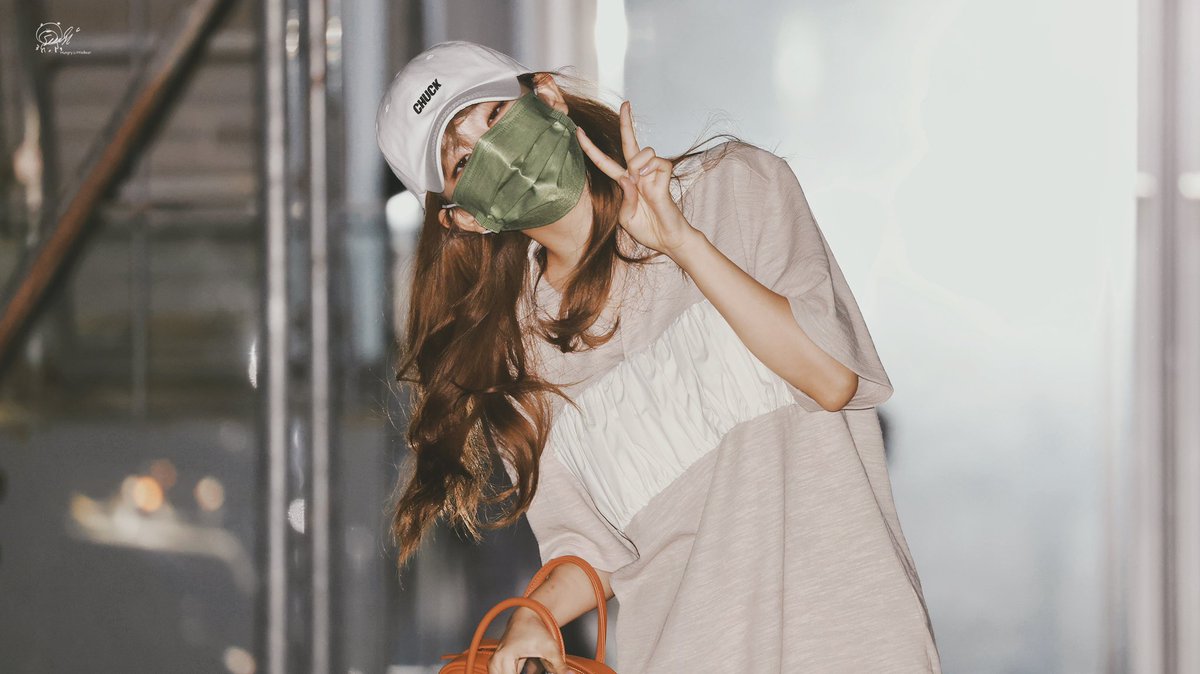 HungryLittleBe2's tweet photo. 우리 슬랑둥이 생일 축하햏💛✌🏻
#OurBelovedSeulgiDay
#똑똑_슬기생일인가요_네맞습니닿
#슬기 #SEULGI https://t.co/fsKsFfkmTS