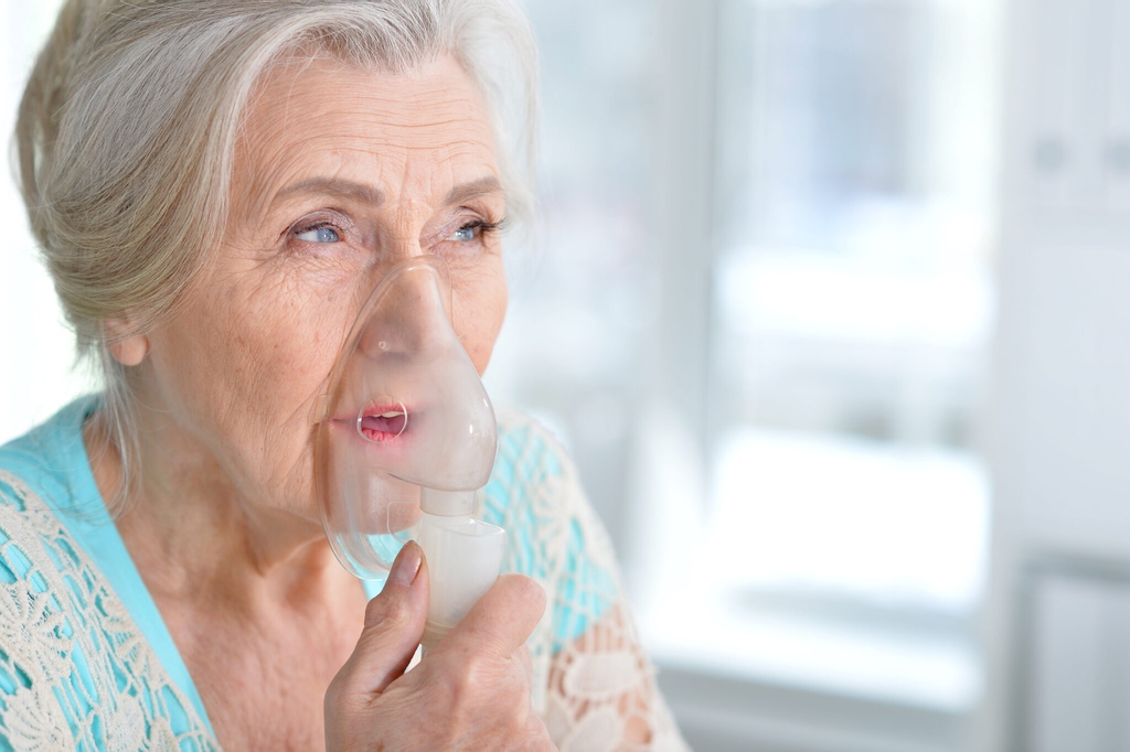 Lifesaving oxygen can hurt or harm. It's important to follow national guidelines set for home use. Read more in our latest issue...

deserthealthnews.com/story/managing…