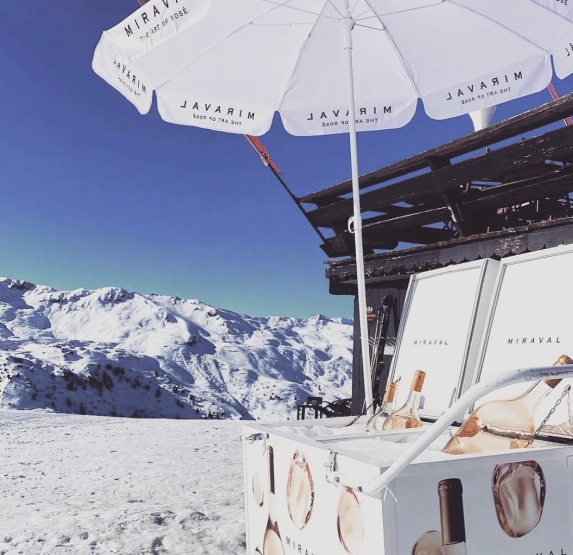 Fresh delivery ! ❄ #miraval #ski #winter #skireasort #winterholidays #rosé #roséwine